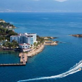 LE BLEU HOTEL & RESORT